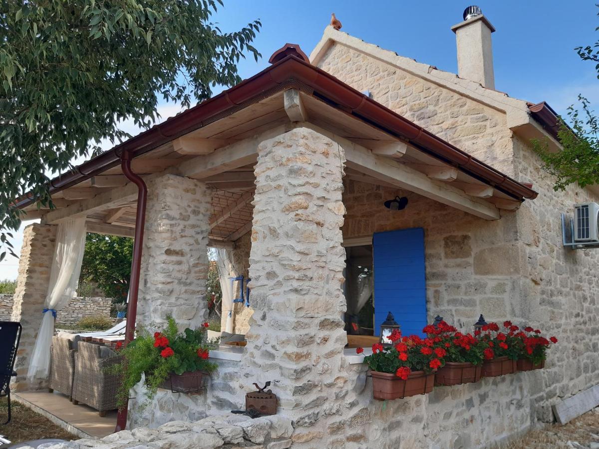 Holiday Home Toma Puljane Kültér fotó