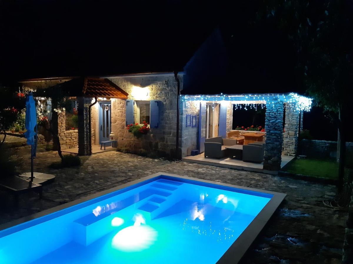 Holiday Home Toma Puljane Kültér fotó