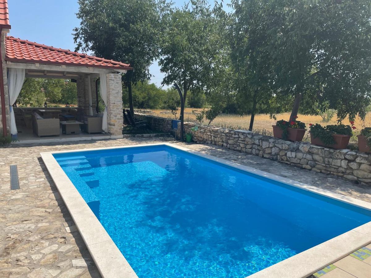 Holiday Home Toma Puljane Kültér fotó