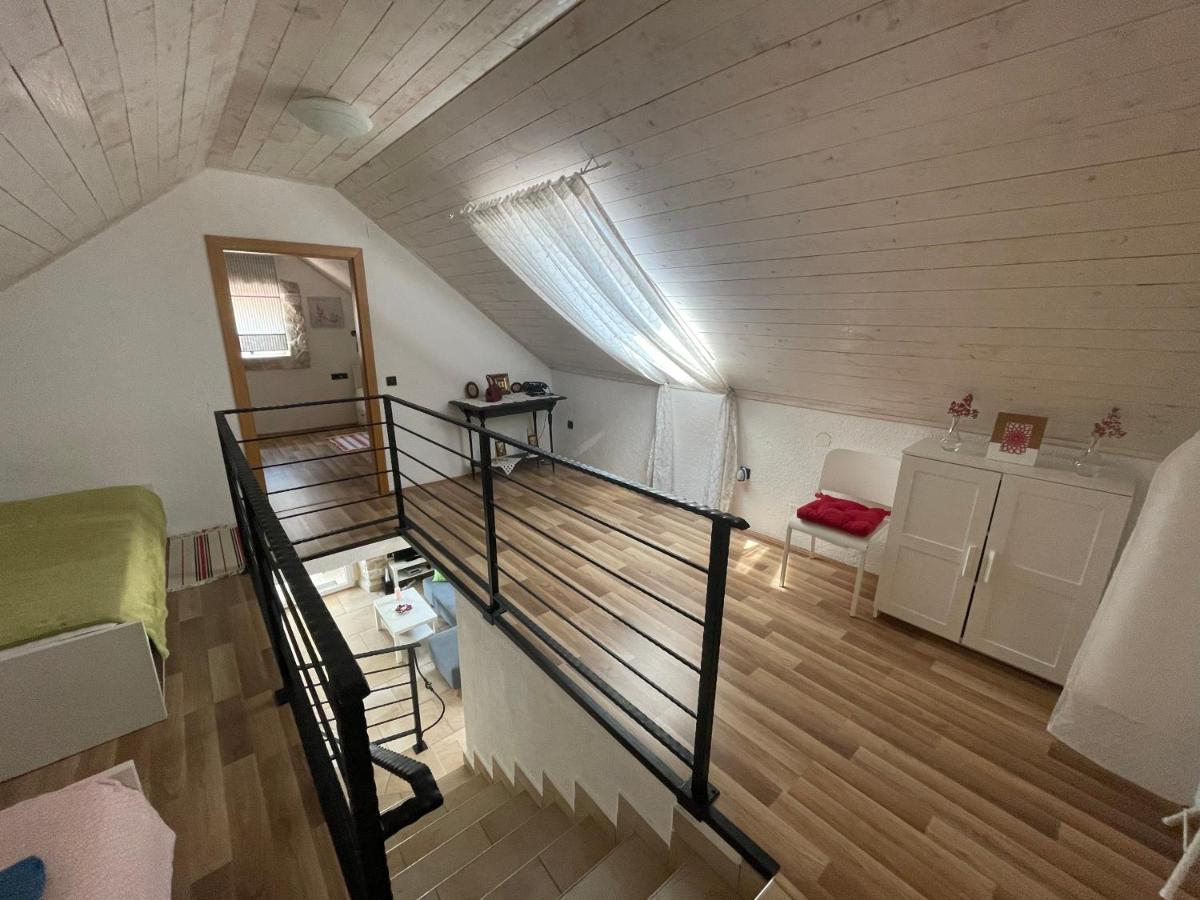 Holiday Home Toma Puljane Kültér fotó