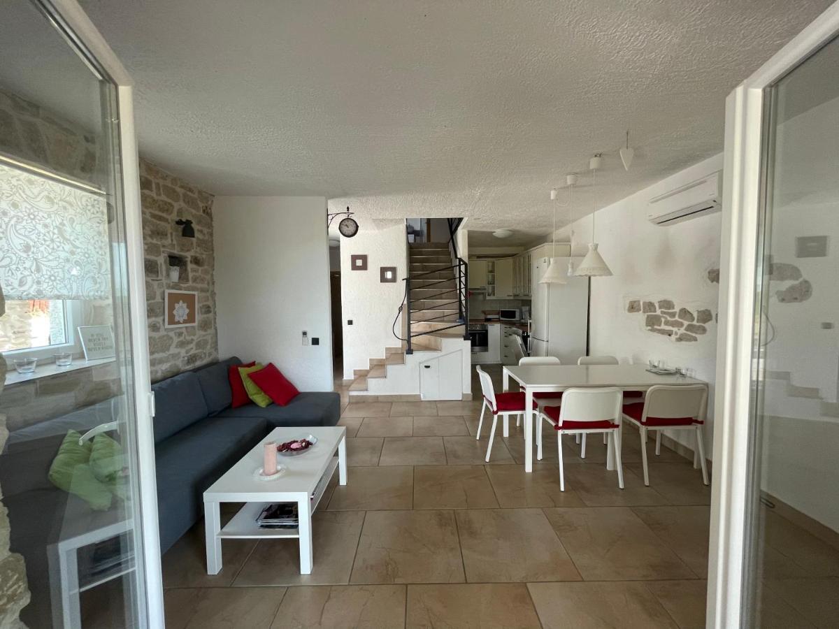 Holiday Home Toma Puljane Kültér fotó