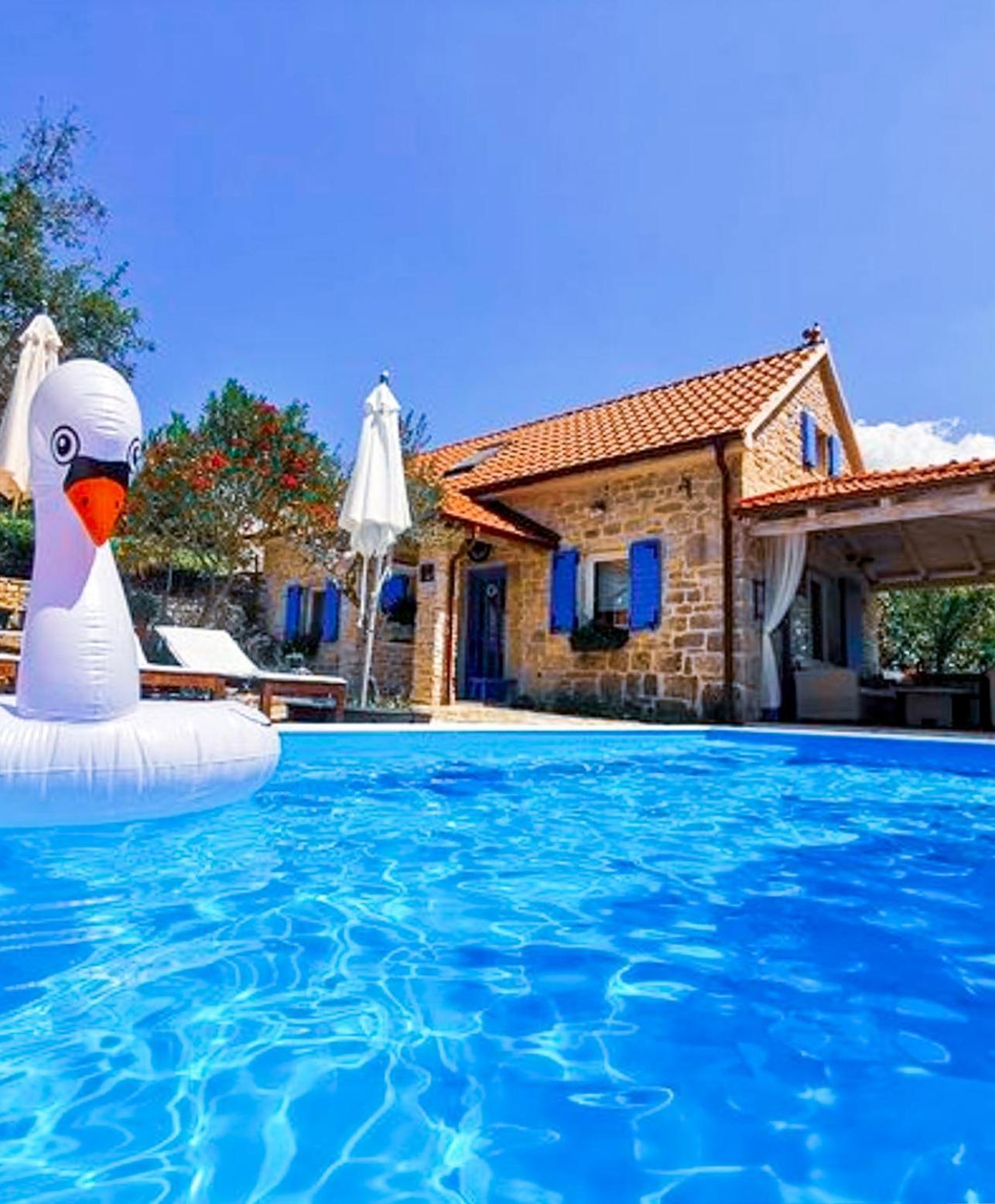 Holiday Home Toma Puljane Kültér fotó