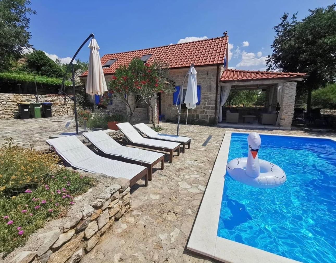 Holiday Home Toma Puljane Kültér fotó