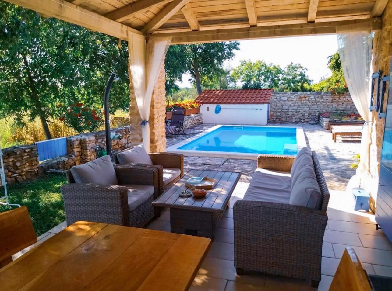 Holiday Home Toma Puljane Kültér fotó