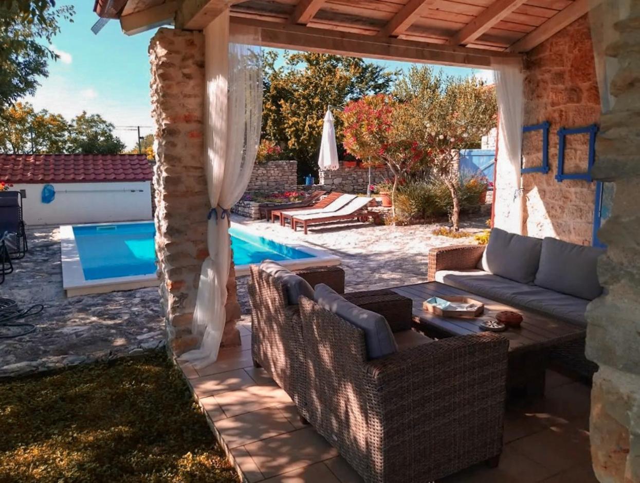 Holiday Home Toma Puljane Kültér fotó