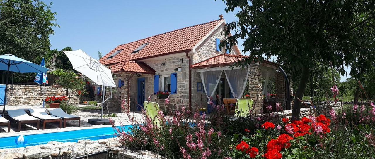 Holiday Home Toma Puljane Kültér fotó