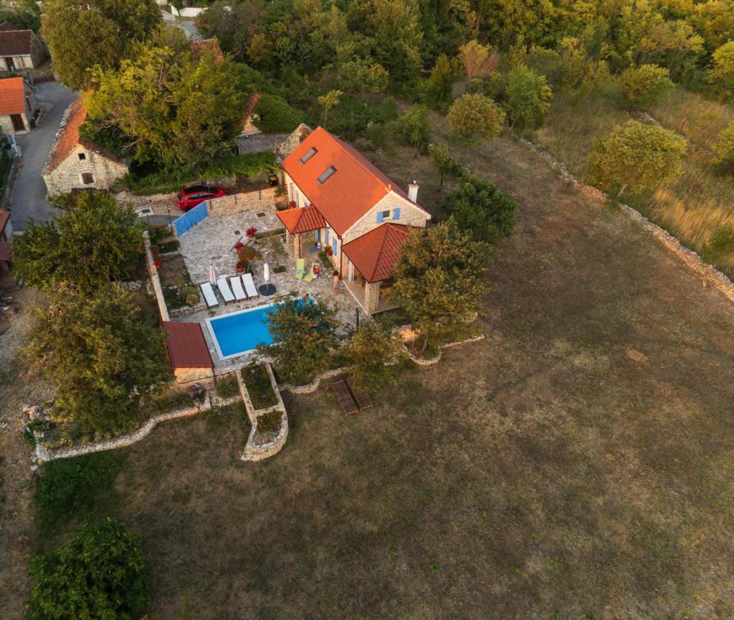 Holiday Home Toma Puljane Kültér fotó